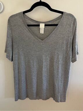 H&M Lightweight V-Neck Women's Tee - Gray